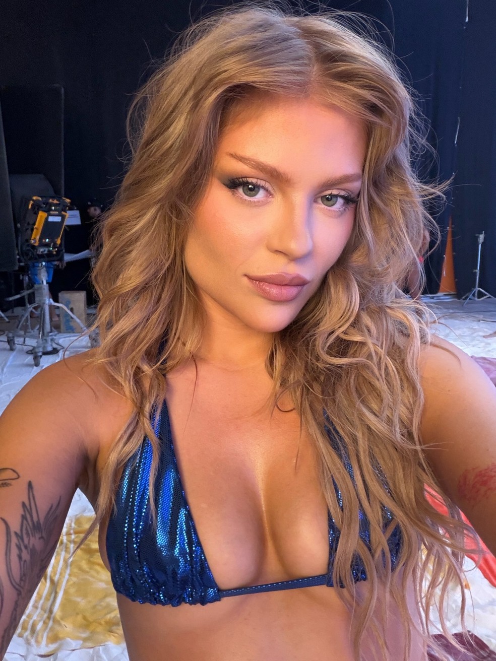Luísa Sonza mostra bastidores do clipe 'Tropical Paradise' — Foto: Reprodução/Instagram