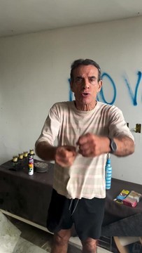 Mário Gomes picha mansão após ser despejado: 'Não vou sair'