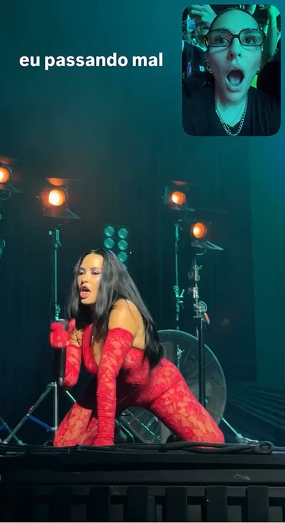 Kéfera no show de Demi Lovato — Foto: Reprodução/Instagram