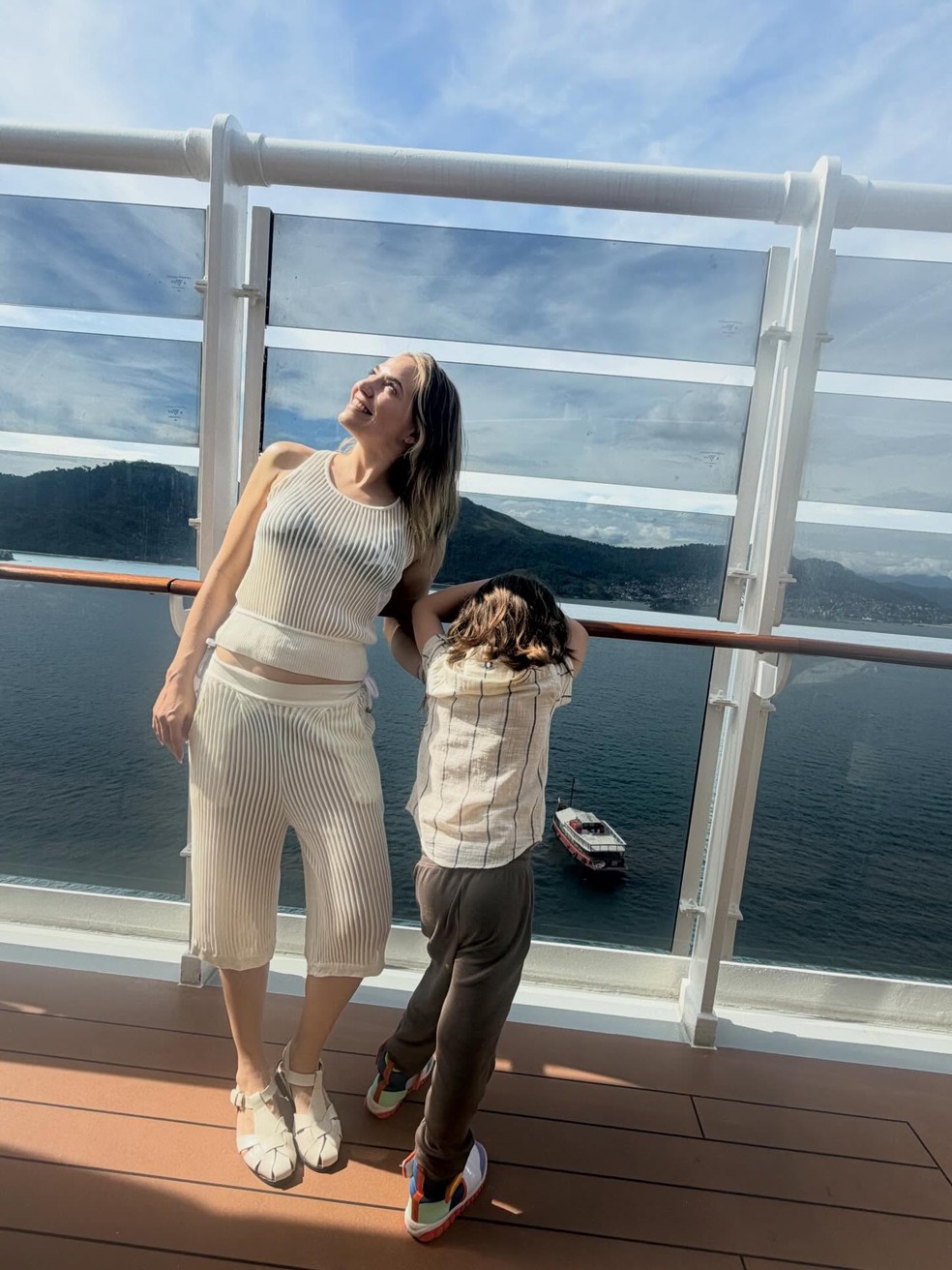 Letícia Colin e o filho — Foto: Reprodução/Instagram