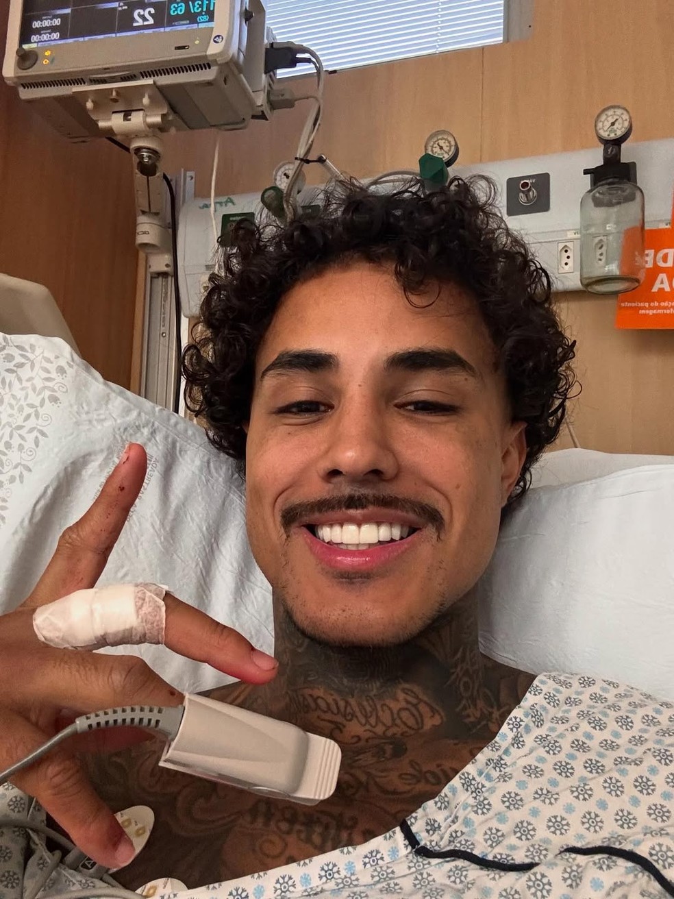 MC Livinho é internado em UTI após acidente e está em observação — Foto: Reprodução/ Instagram