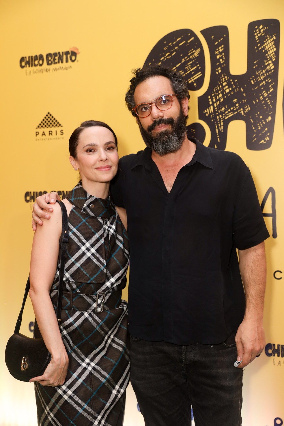 Débora Falabella posa ao lado do marido na pré-estreia de filme em São ...