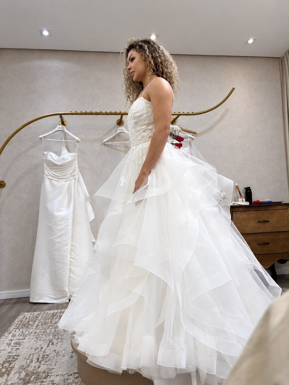 Daniella Motta, a barbeira nudista — Foto: Divulgação/CO Assessoria