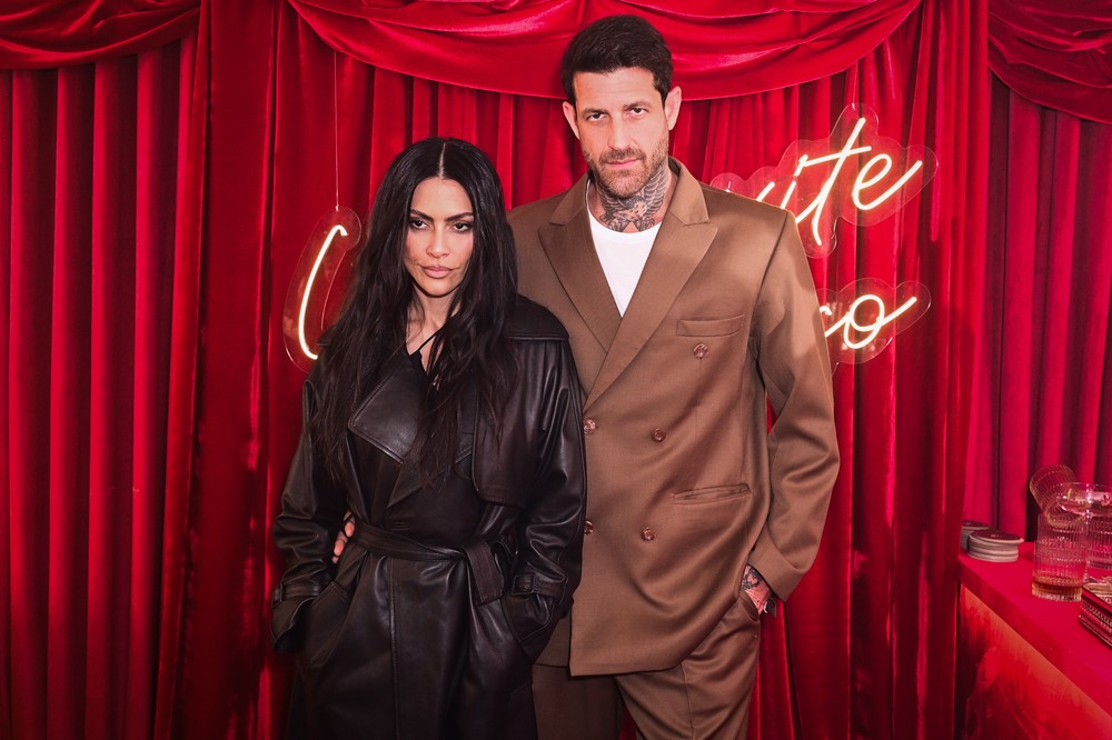 Cleo Pires e marido vão a evento de beleza em São Paulo