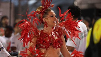 Virginia Fonseca em minidesfile da Grande Rio — Foto: Daniel Pinheiro/BrazilNews