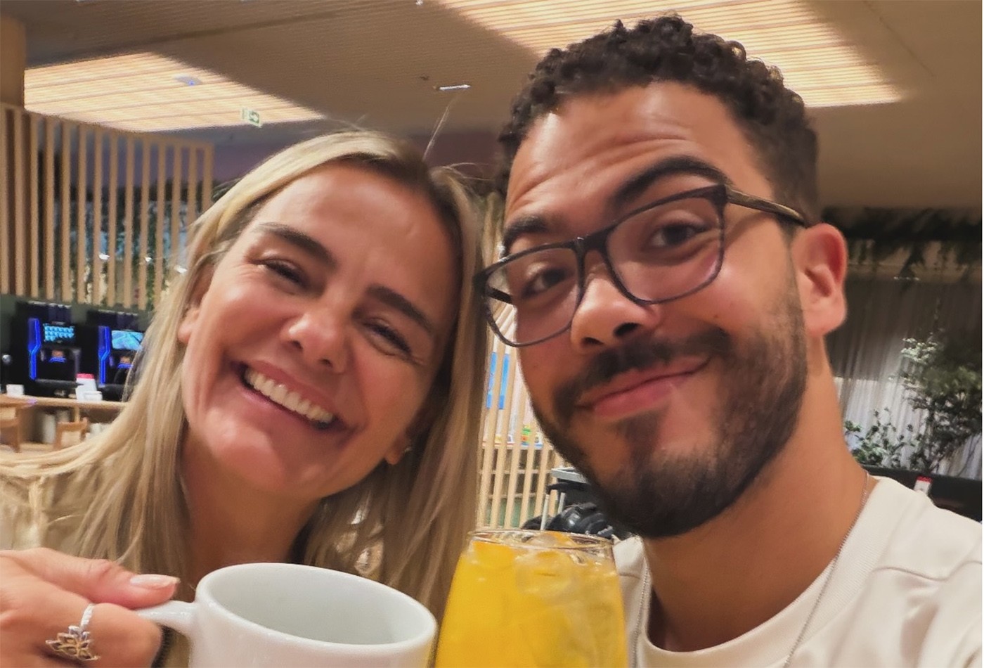 Milene Dominggues viaja com Ronald, seu filho com Ronaldo: 'A melhor dupla'