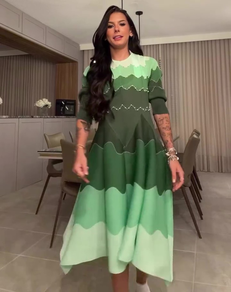 Nos EUA, Ana Castela come carne com ouro e é surpreendida por Sabrina Sato — Foto: Reprodução/Instagram