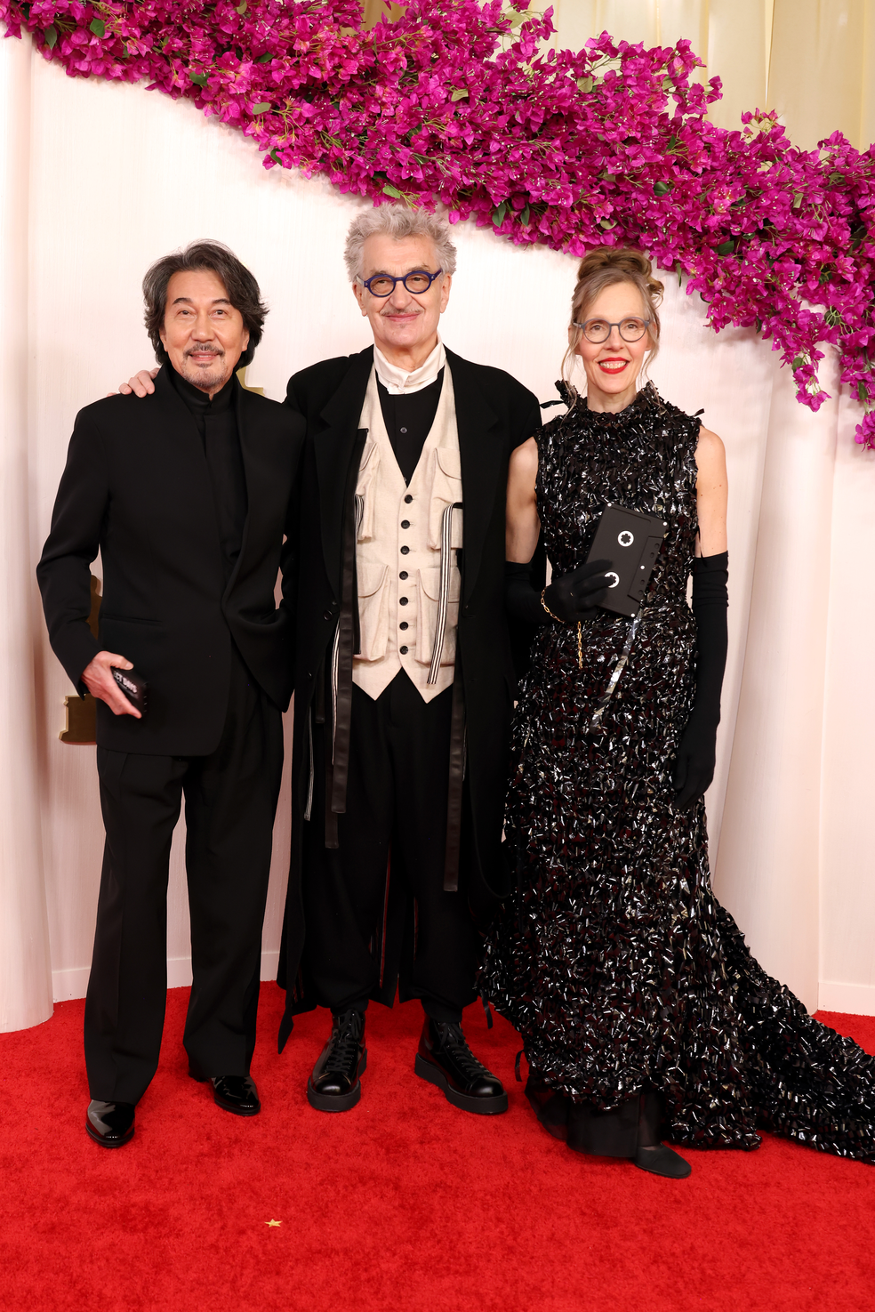 Kōji Yakusho, Wim Wenders, e Donata Wenders — Foto: Getty Images