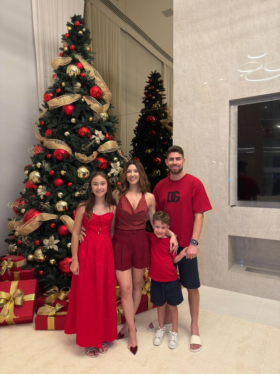 Jorginho com a família e a enteada, Ada, de 11 anos — Foto: Reprodução/Instagram