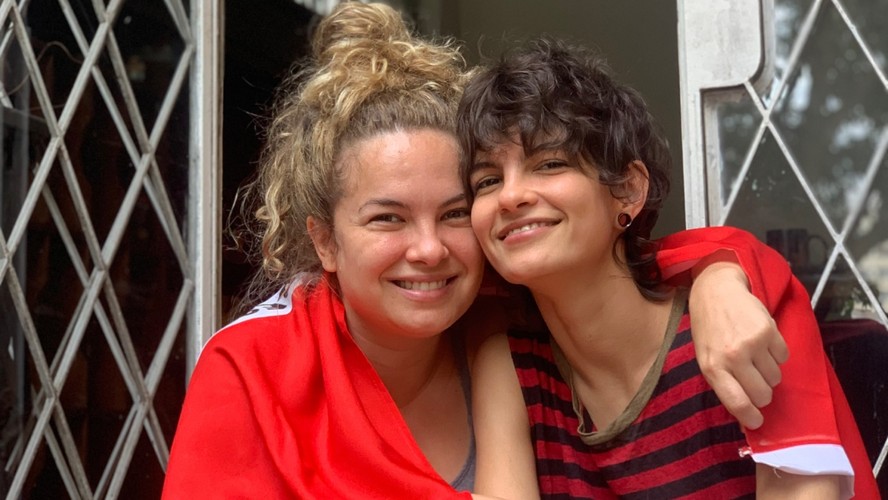 Sol Blanco abre fotos ao lado da irmã Lua Blanco