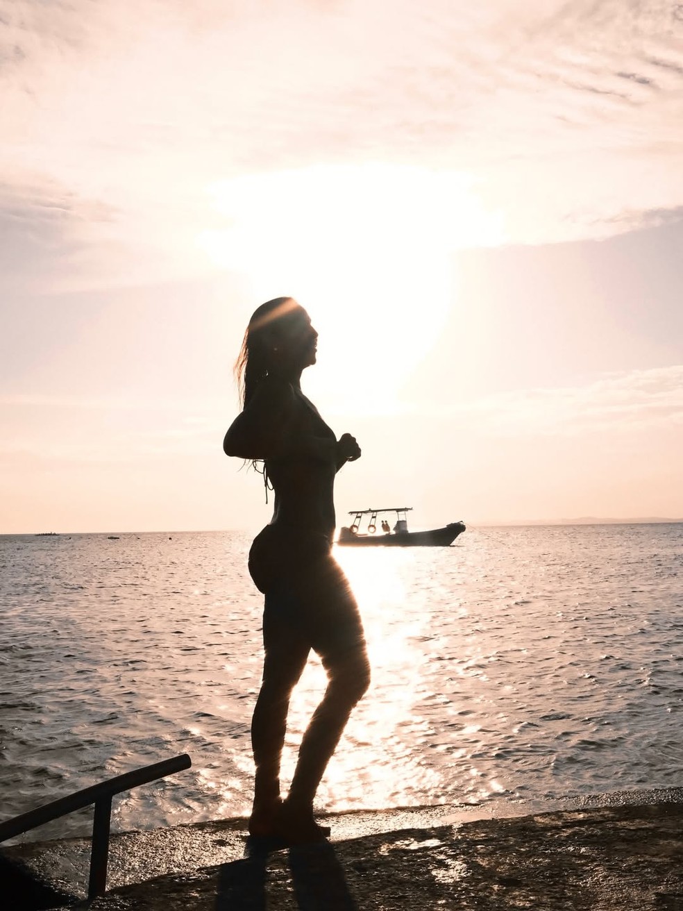 Solteira, Ivete Sangalo ostenta silhueta na praia: 'Ela é puro verão' — Foto: Reprodução/Instagram
