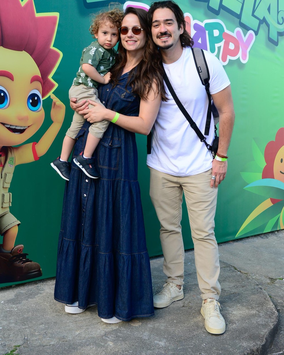 Marcos Veras e Rosanne Mulholland com o filho Davi — Foto: Webert Belicio/AgNews