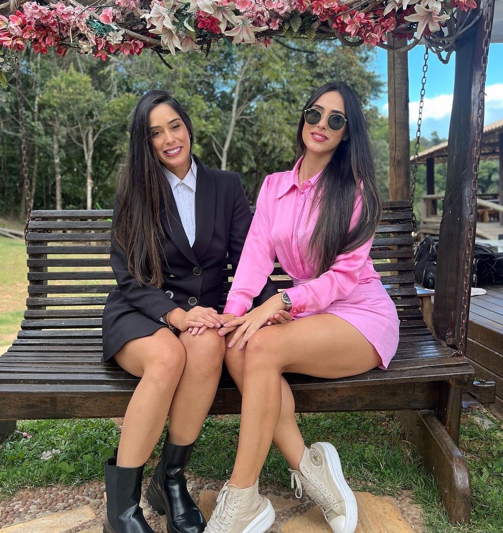 Deniziane e a irmã gêmea, Deiziane — Foto: Reprodução/ Instagram