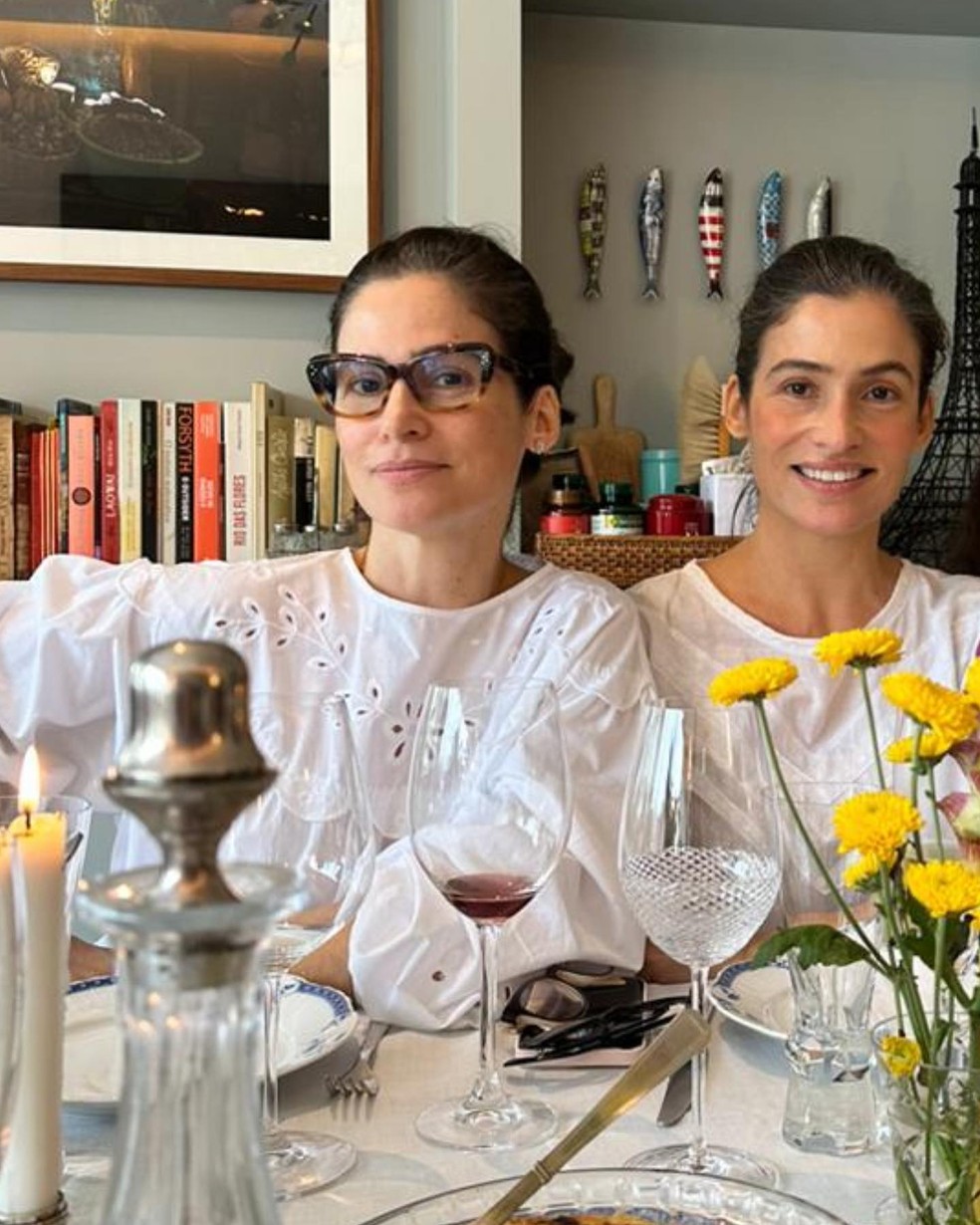 Renata Vasconcellos (à esq.) e a irmã, Lanza Mazza (à dir.) — Foto: Reprodução / Instagram