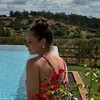 Paolla Oliveira curte piscina de hotel cinco estrelas em viagem para Portugal
