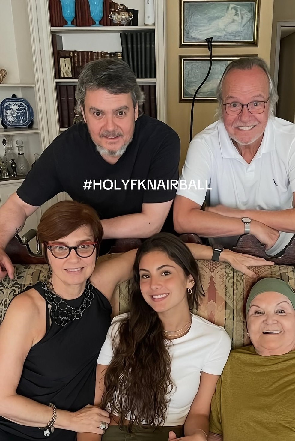 Luiza Gabus Mendes com Lídia Brondi e Cássio e Tatus Gabus Mendes — Foto: Reprodução TikTok