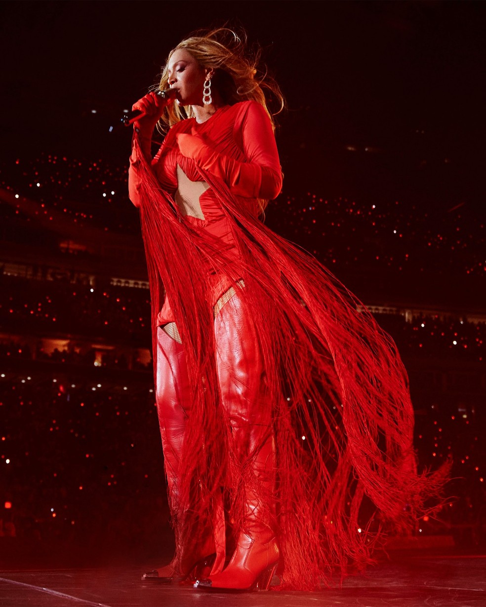 Beyoncé em show em Houston — Foto: Reprodução/Instagram