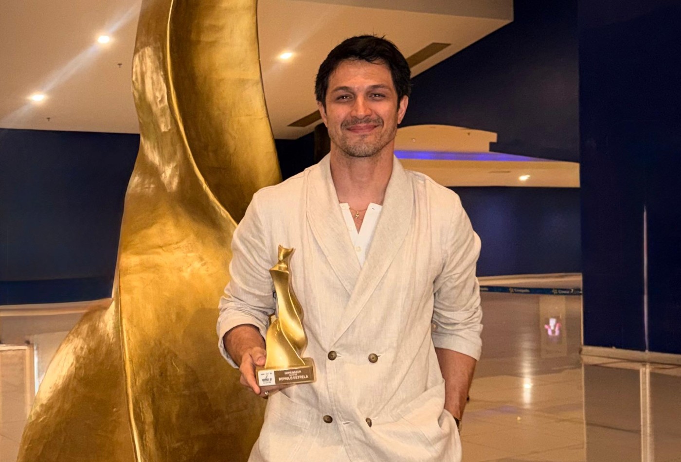 Romulo Estrela se emociona ao ser homenageado no Festival Guarnicê de Cinema, no Maranhão - QTU Questões do Universo