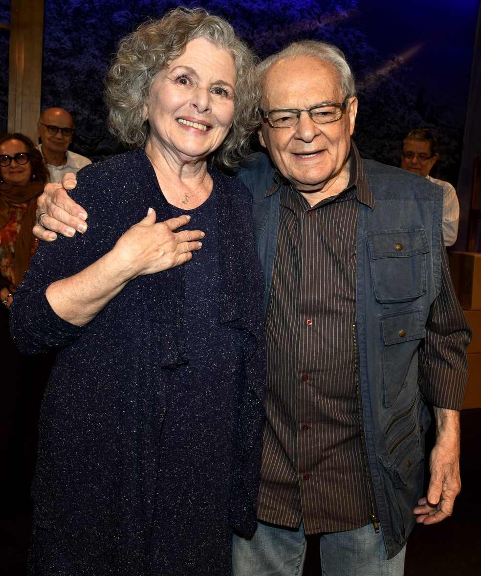 Irene Ravache faz 80 anos e ganha festa surpresa no Rio