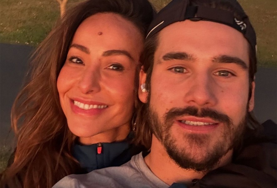 Sabrina Sato e Nicolas Prattes gr&aacute;vidos! Relembre o relacionamento do casal