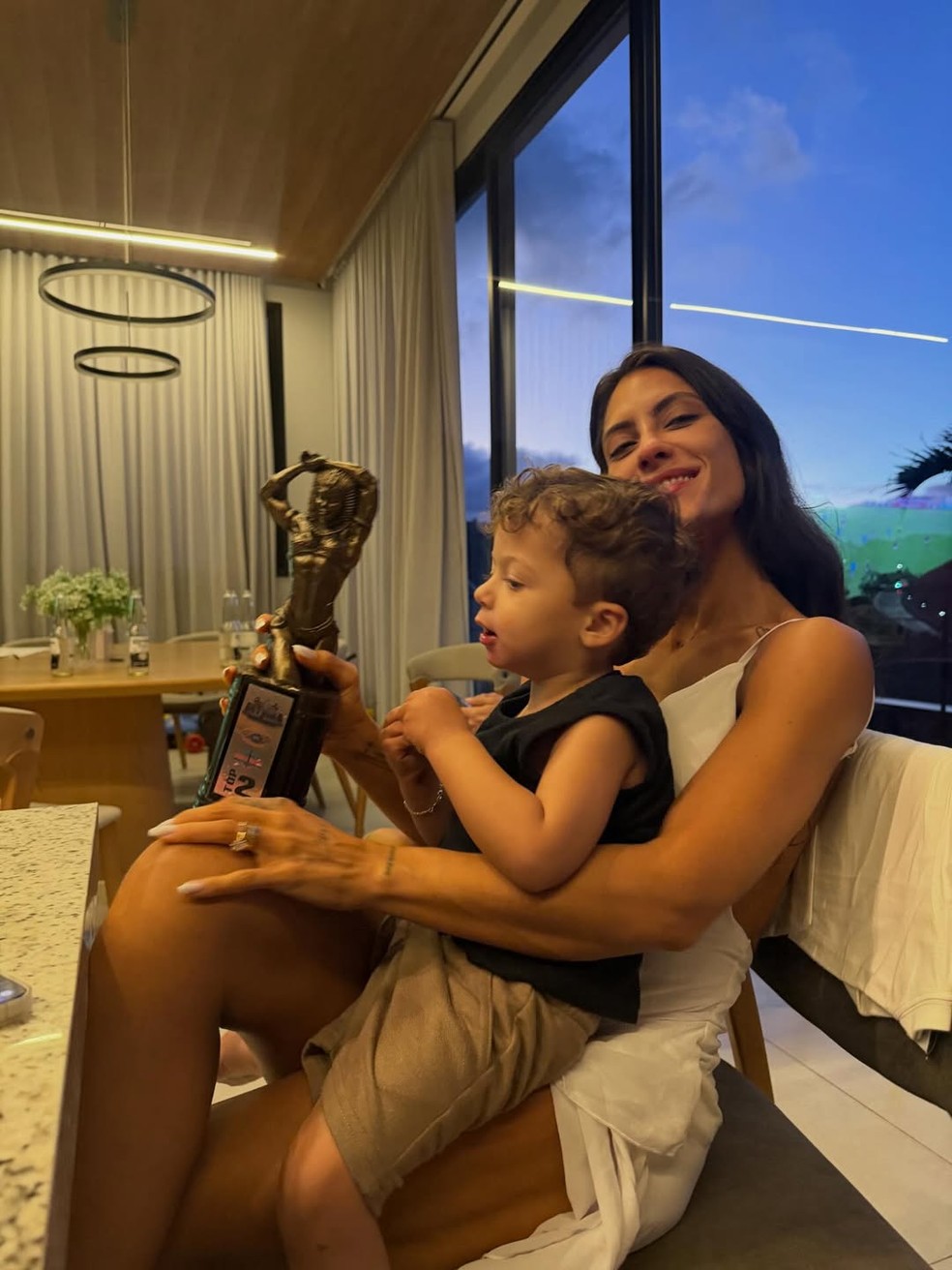 Andressa Castorino com o filho, DOm — Foto: Reprodução/Instagram
