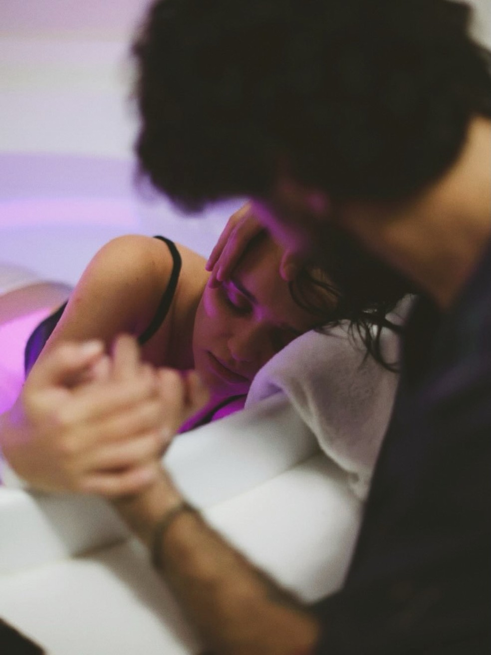 Nasce Zuza, filha de Rafa Kalimann e Nattan — Foto: @hannarocha