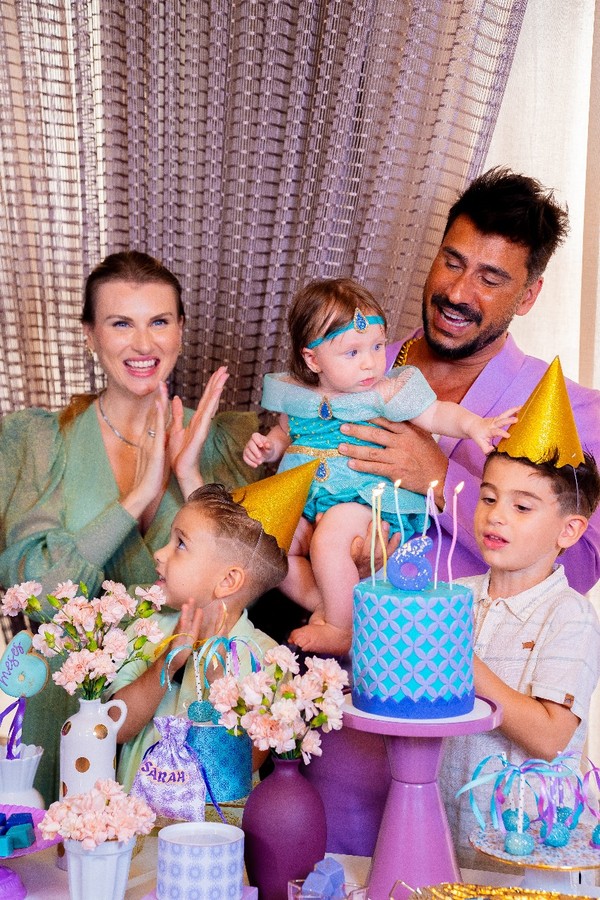 Julio Rocha e família celebram 6 meses da caçula, e web cita semelhança ...