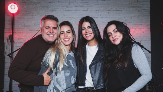 Orlando Morais estreia turnê inédita ao lado das filhas e garante: 'Não tem nada no mundo parecido'