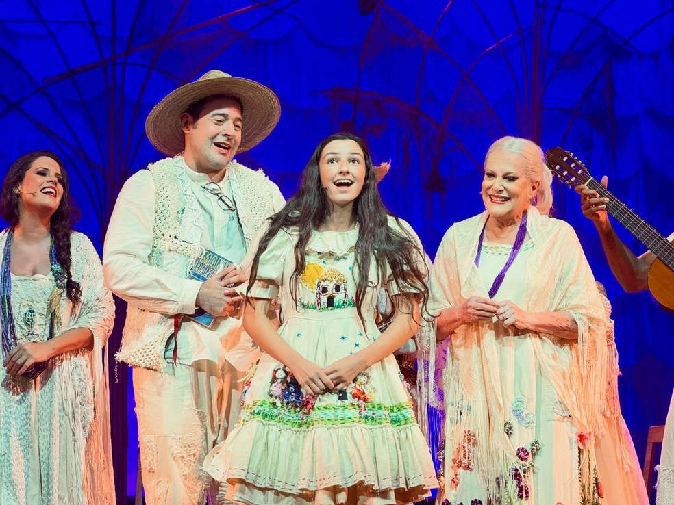 Neta de Fafá de Belém se emociona no Círio de Nazaré após interpretar a avó no teatro — Foto: Reprodução/Instagram