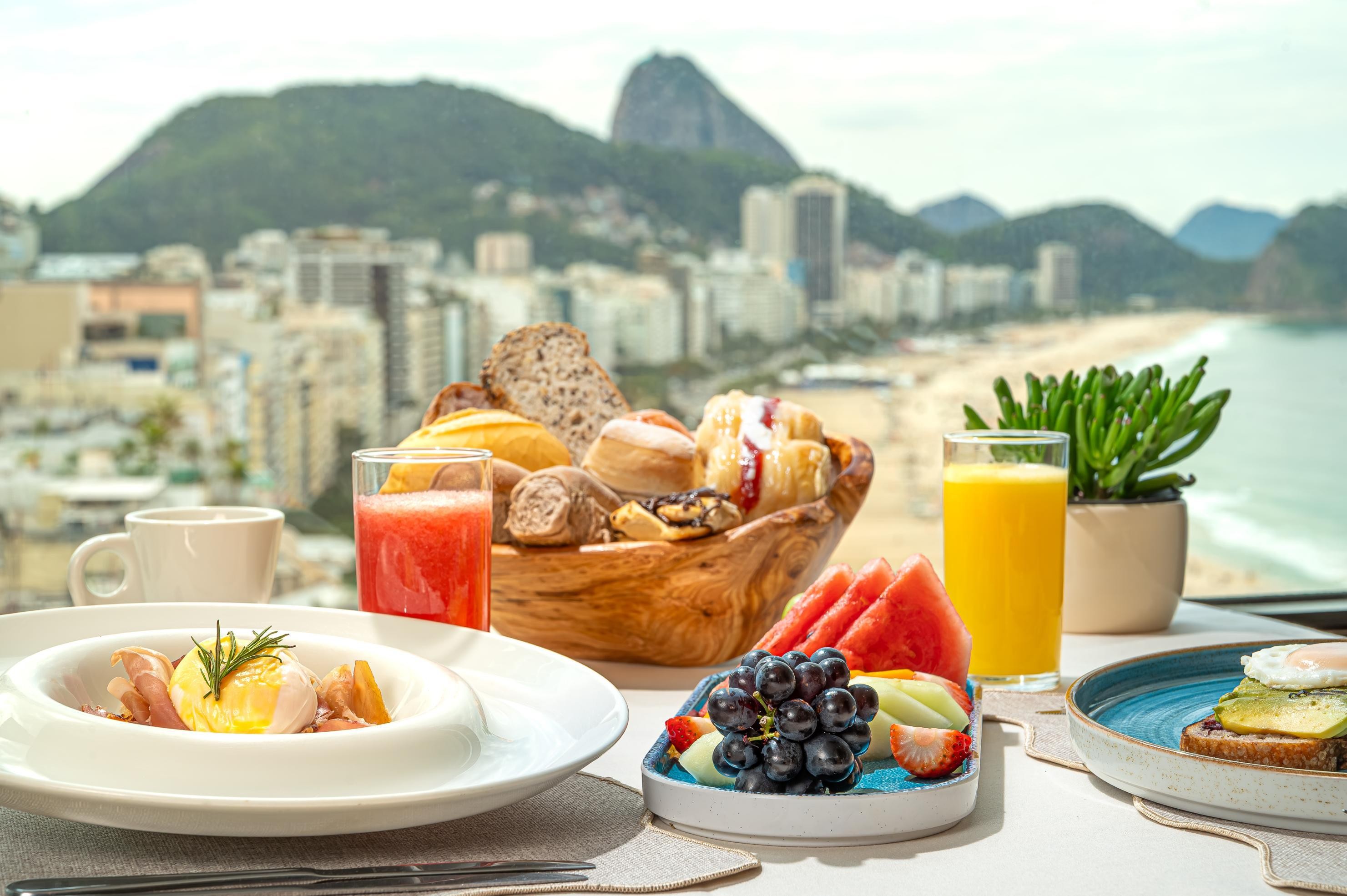 Pestana Rio Atlântica ganha suítes renovadas e café da manhã exclusivo no rooftop - QTU Questões do Universo