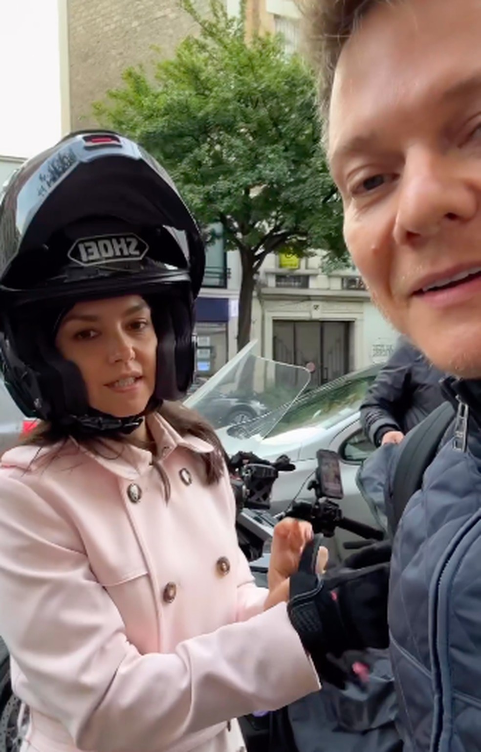 Thais Fersoza e Michel Teló andaram de moto em Paris — Foto: Reprodução/ Instagram