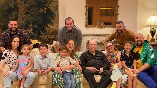 Silvio Santos reúne filhos, netos e bisnetos para celebrar 92 anos