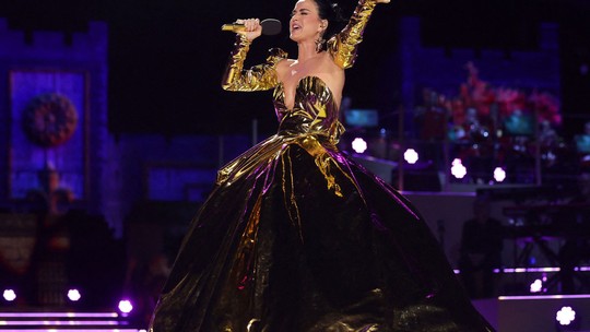 Katy Perry se apresenta nos shows de coroação de Rei Charles III