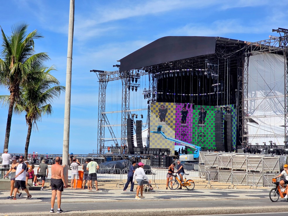 Palco de Lady Gaga em Copacabana — Foto: Dan Delmiro / AgNews