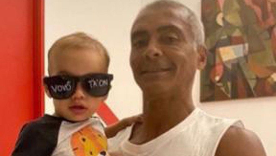 Romário posta foto com os netos