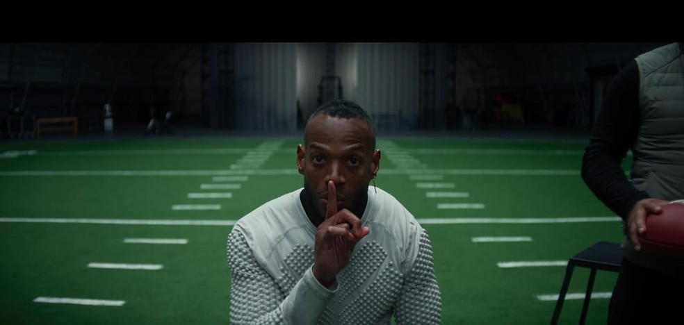 GOAT, produção de Jordan Peele, é uma farofa sangrenta que questiona o  culto às estrelas do esporte