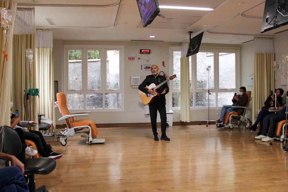 Rick durante visita ao Hospital Santo Antônio (2023) — Foto: Reprodução/https://www.hsan.com.br
