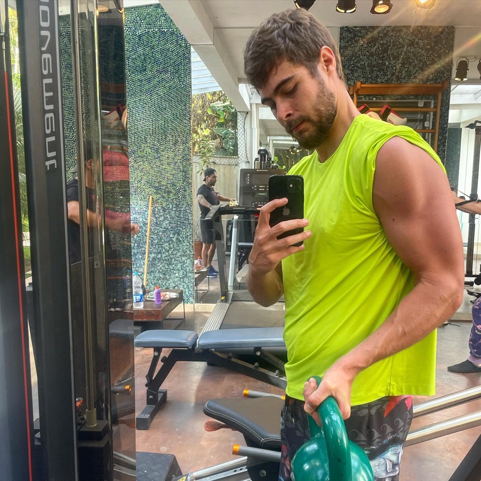 Rafael Vitti mostrou braço musculoso na web após treino — Foto: Reprodução / Instagram