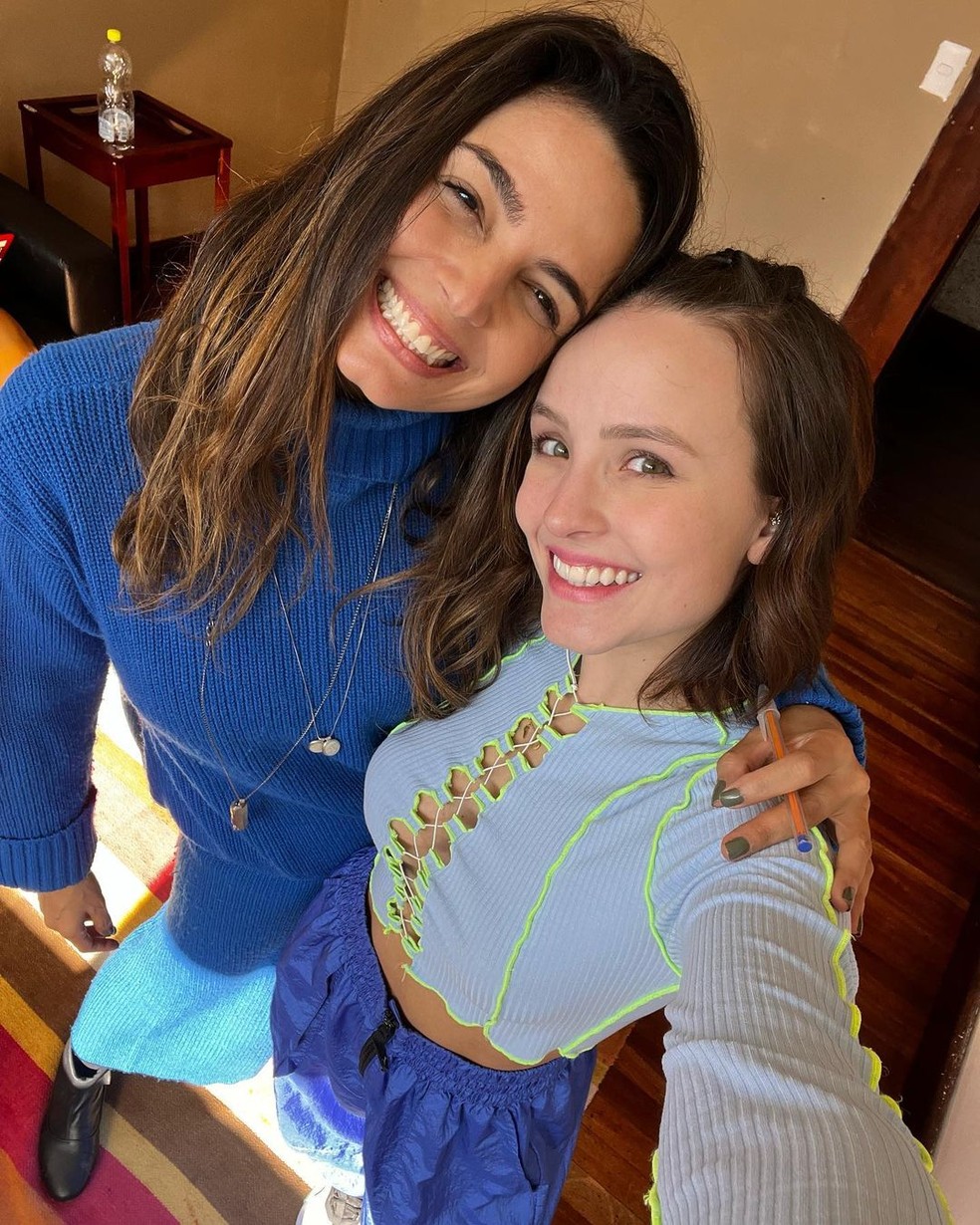 Emanuelle Araújo e Larissa Manoela em bastidores de novo filme — Foto: Reprodução/Instagram