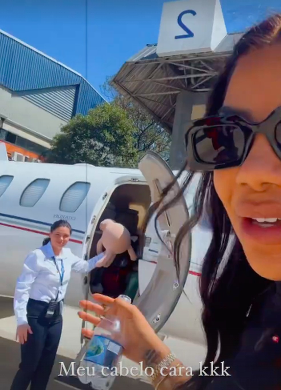 Ludmilla mostra que teve que reservar jatinho após perder um voo — Foto: Reprodução/ Instagram