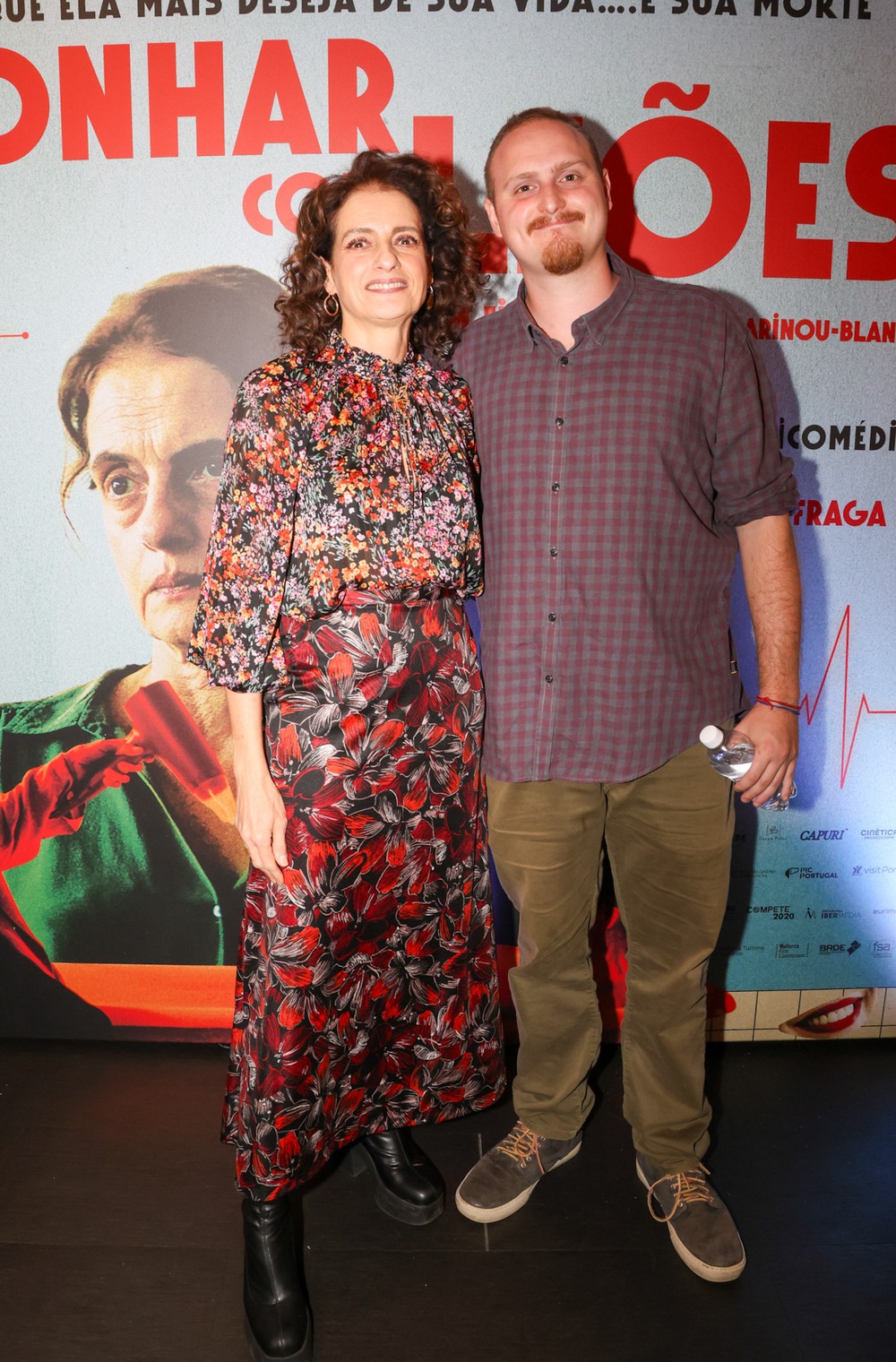 Denise Fraga lança filme com aparição rara do filho e da nora; fotos