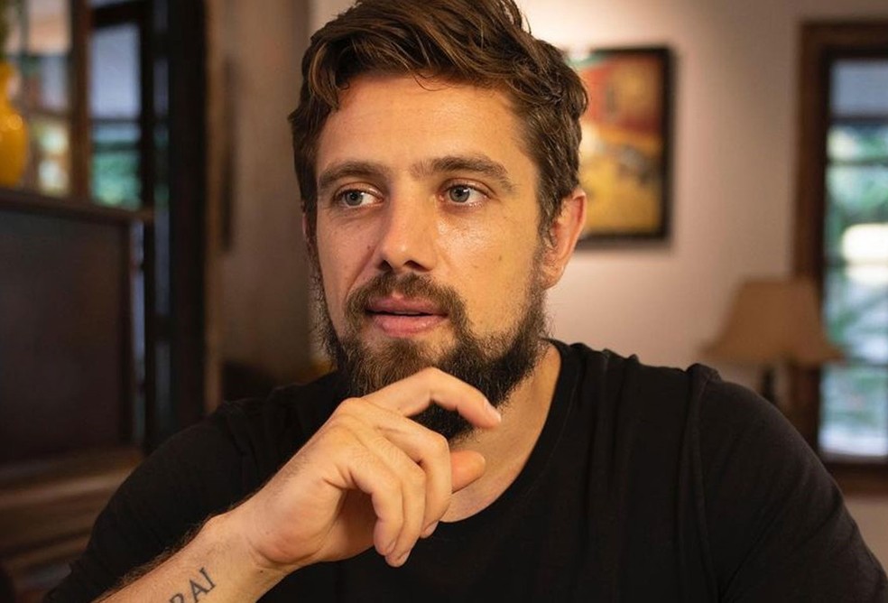 Rafael Cardoso se interna em clínica de reabilitação após recaída