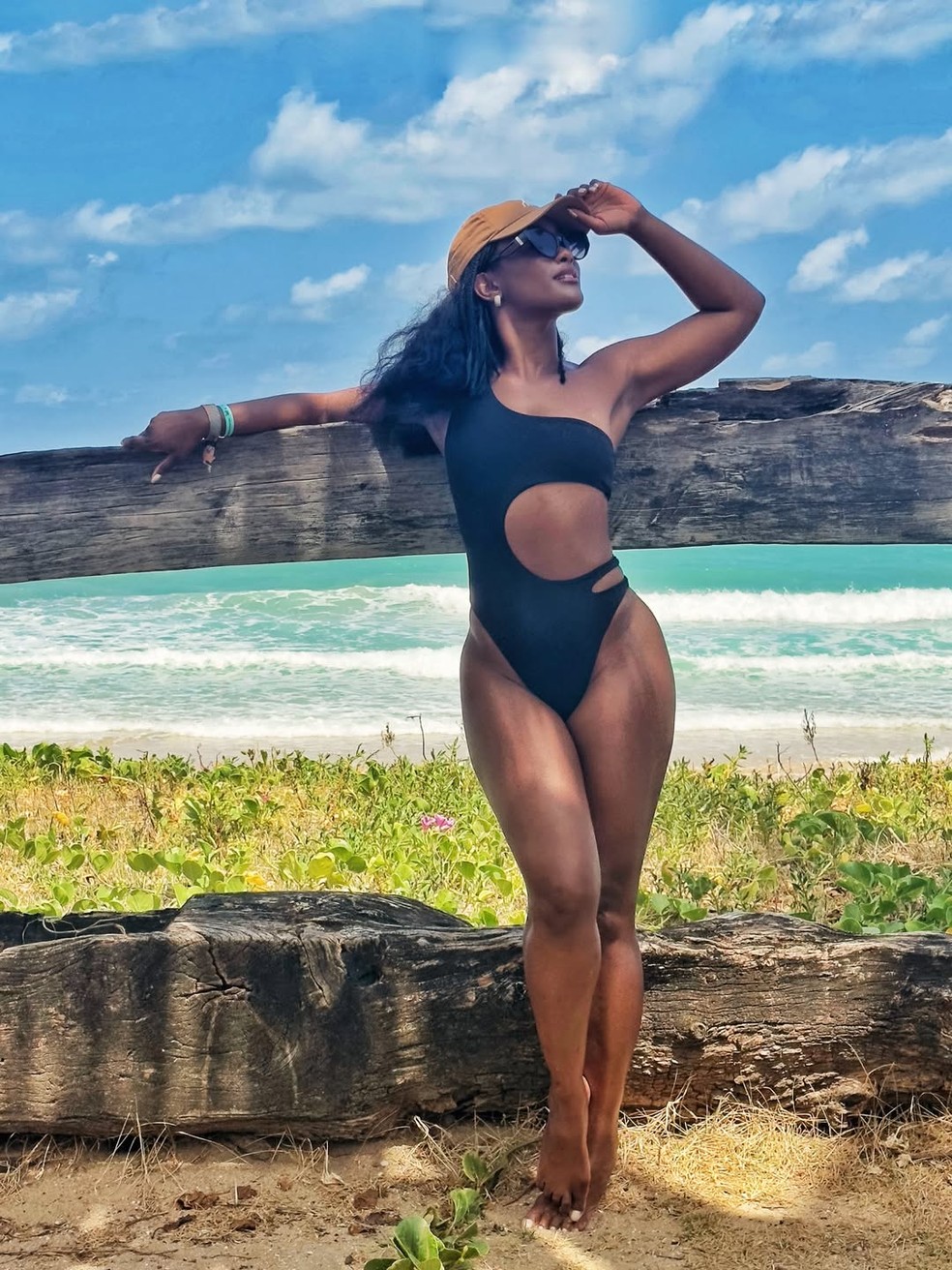 Erika Januza em Maracaípe, Pernambuco — Foto: Reprodução/Instagram
