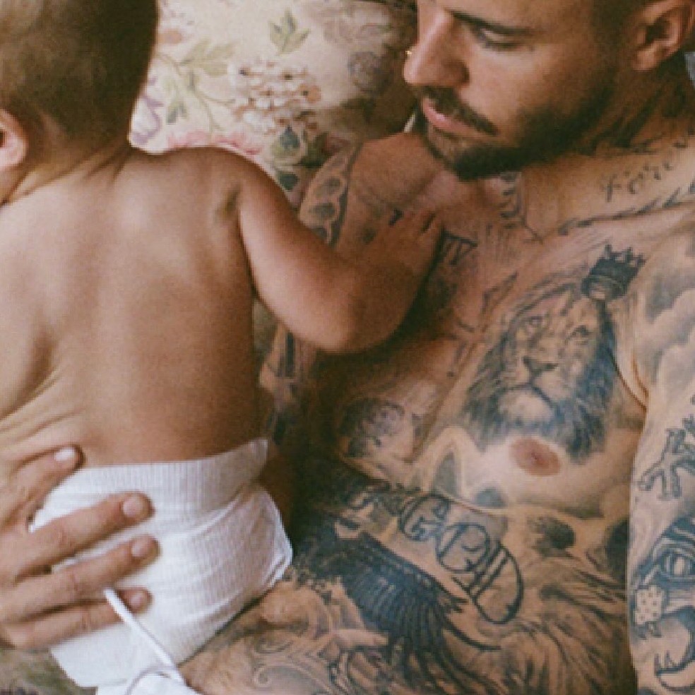 Justin Bieber posa com Jack, primeiro filho com Hailey, e fãs especulam ...