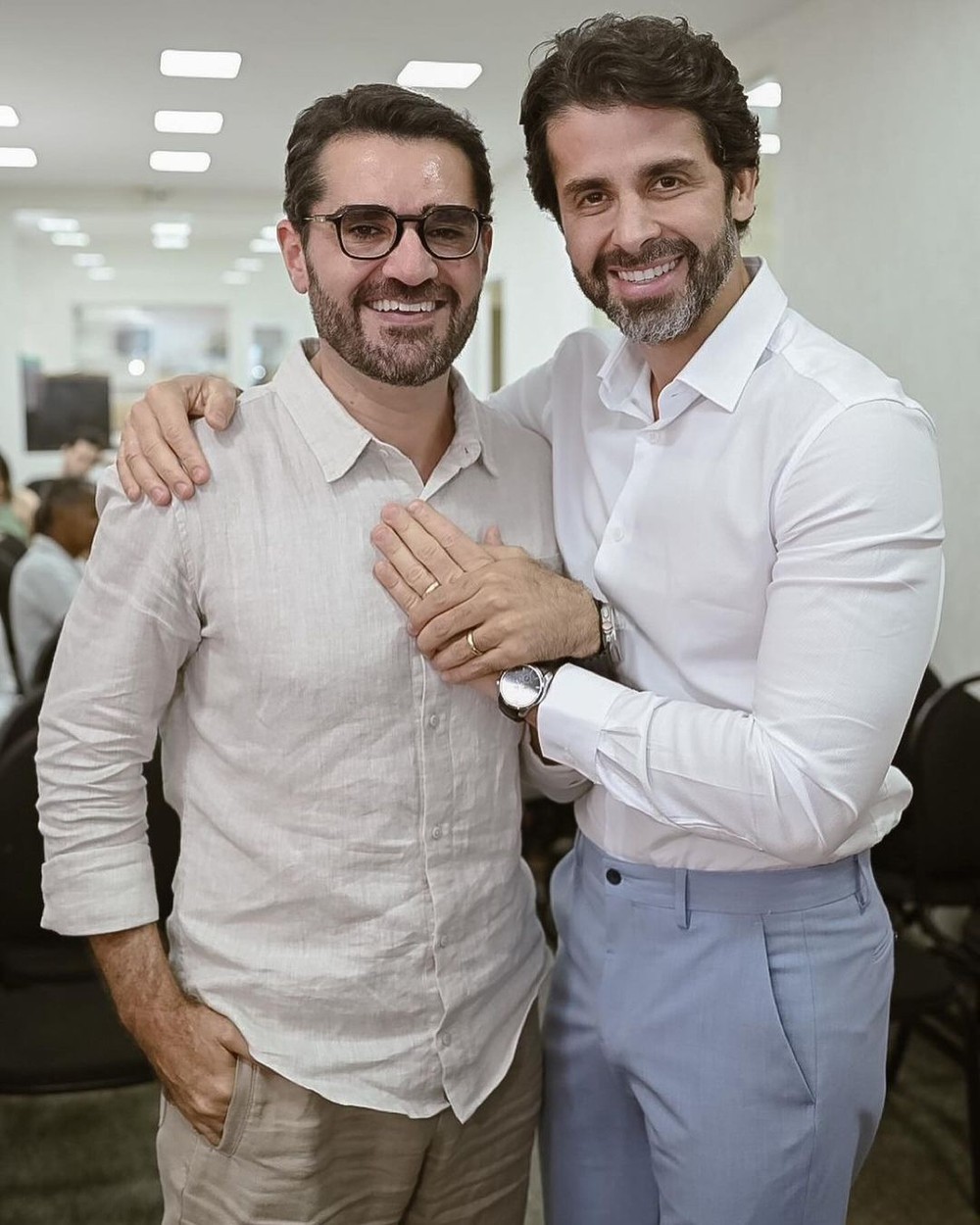 Marcelo Cosme, da GloboNews, curte lua de mel após se casar com médico