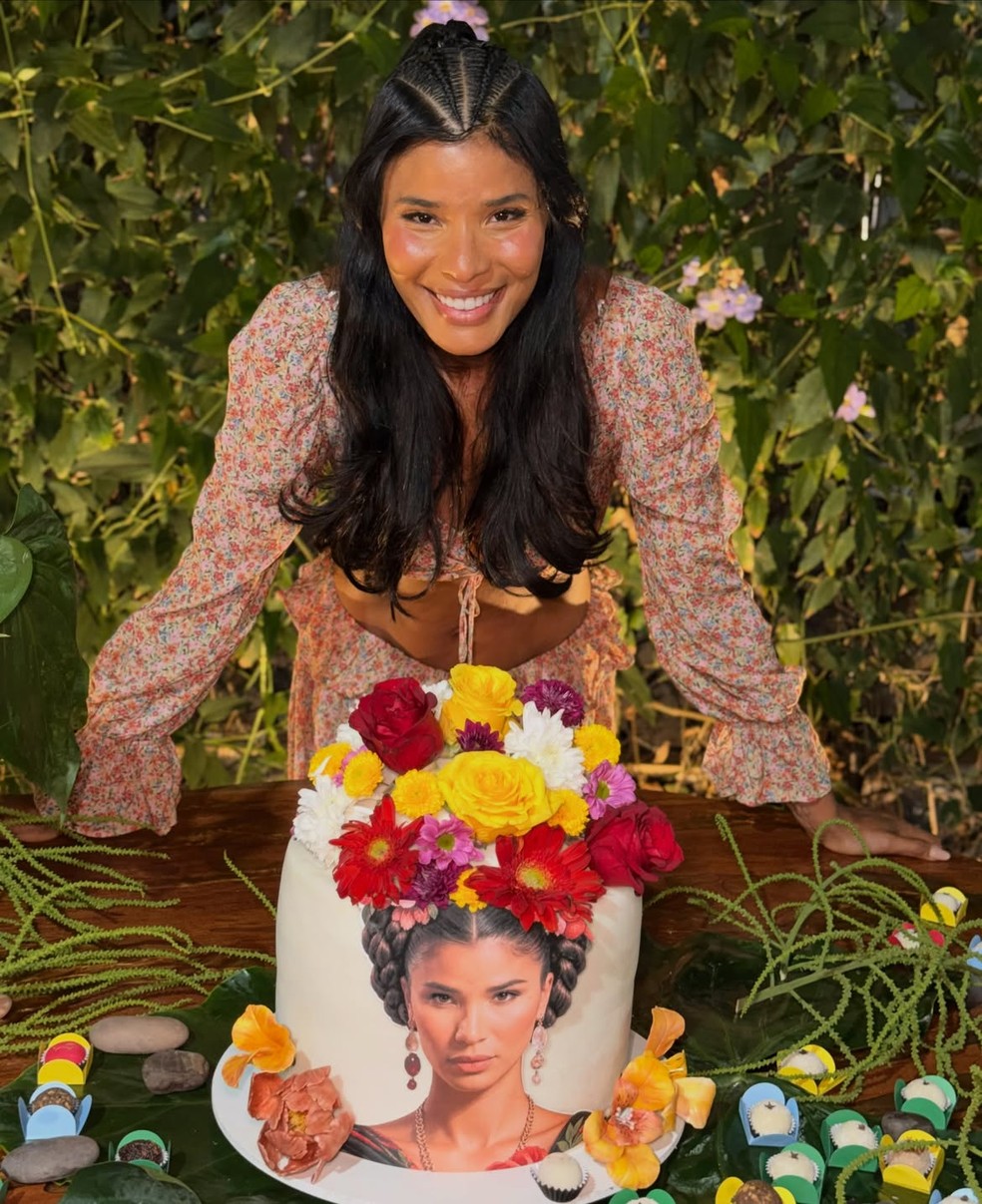 Suyane Moreira comemora 44 anos — Foto: Reprodução/Instagram