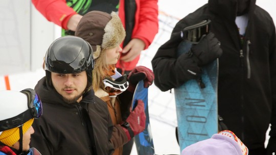 Paris Jackson curte dia de esqui com os irmãos durante férias 