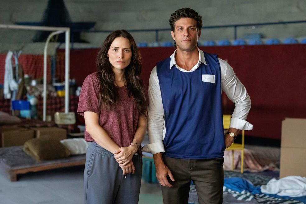 Letícia Colin e Chay Suede como Adriana e Pedro em 'Quem Ama, Cuida' — Foto: Manoela Mello/Globo