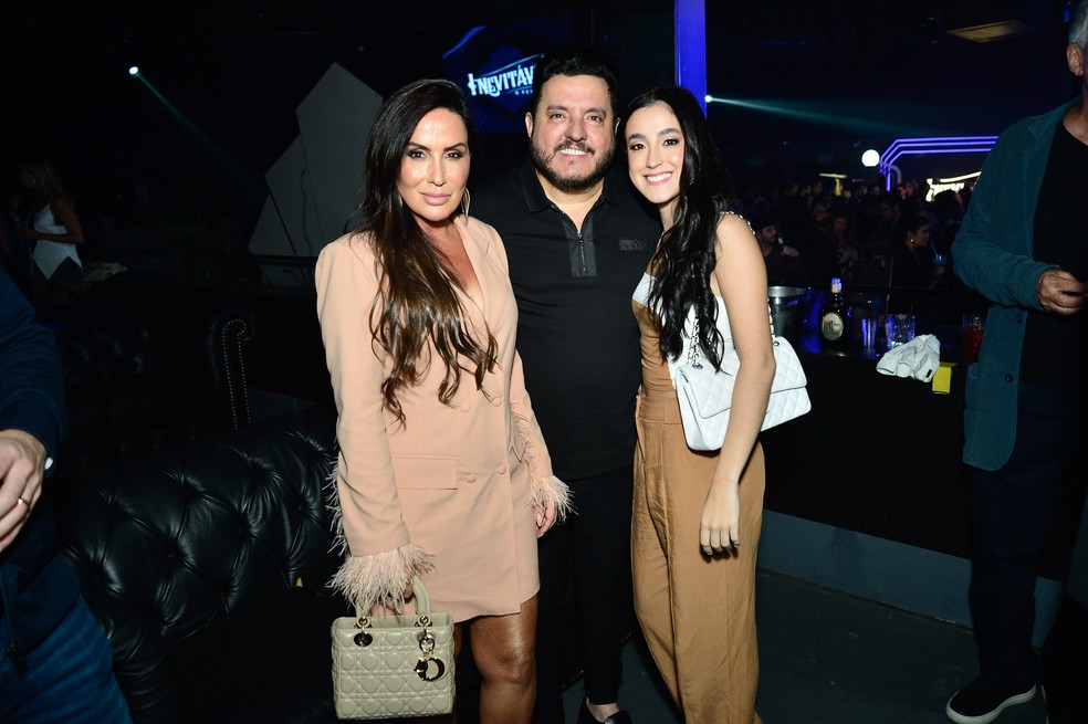 Bruno, da dupla com Marrone, faz aparição rara com esposa e filha para ...