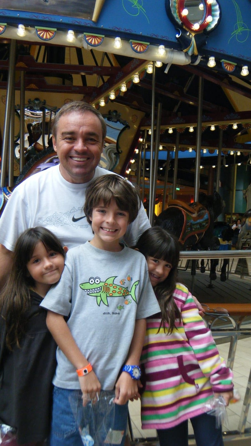 Marina Liberato com os irmãos e o pai, Gugu Liberato — Foto: Reprodução/Instagram